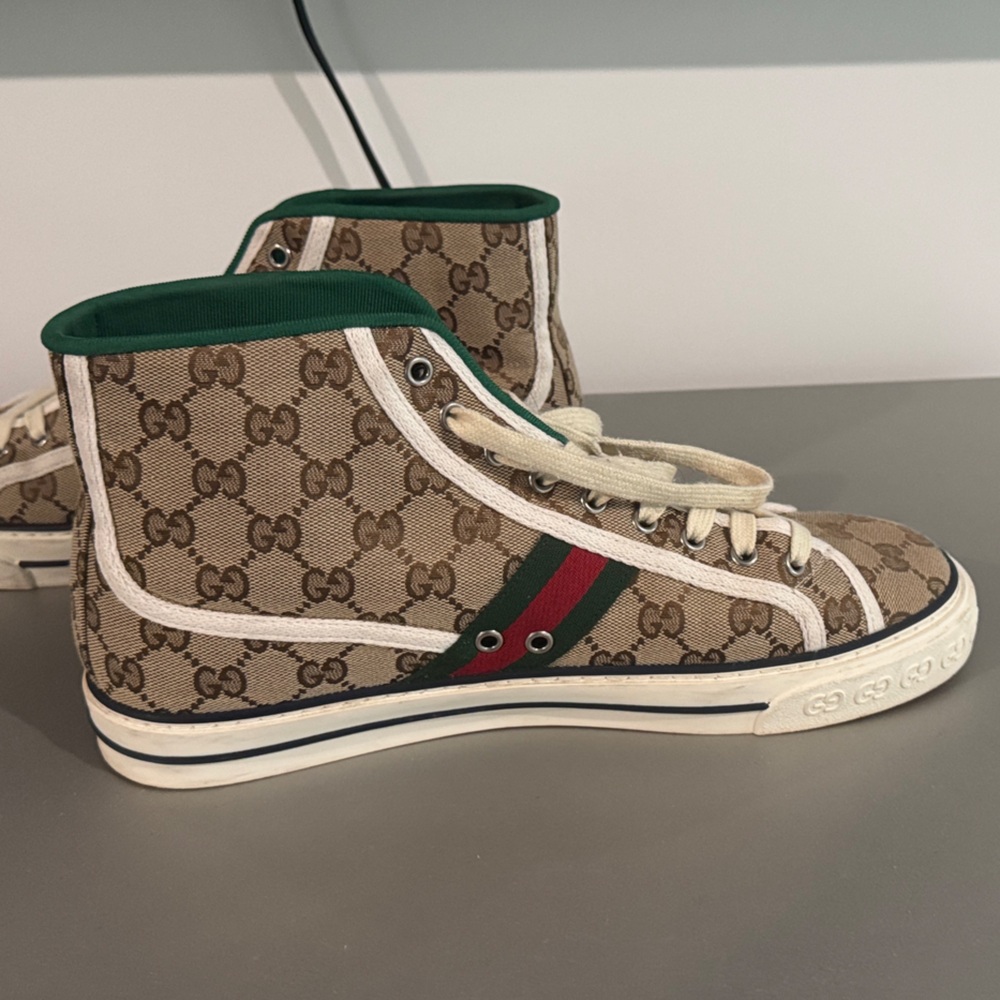 Gucci Beige High-Top Sneakers with Green and Red Accents - Picture 4 of 4